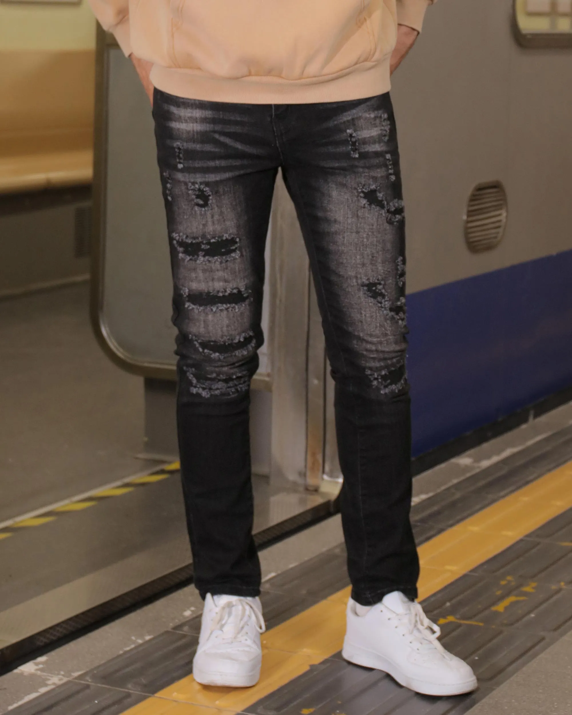 Distressed Black Ripped Jeans with Streetwear Appeal