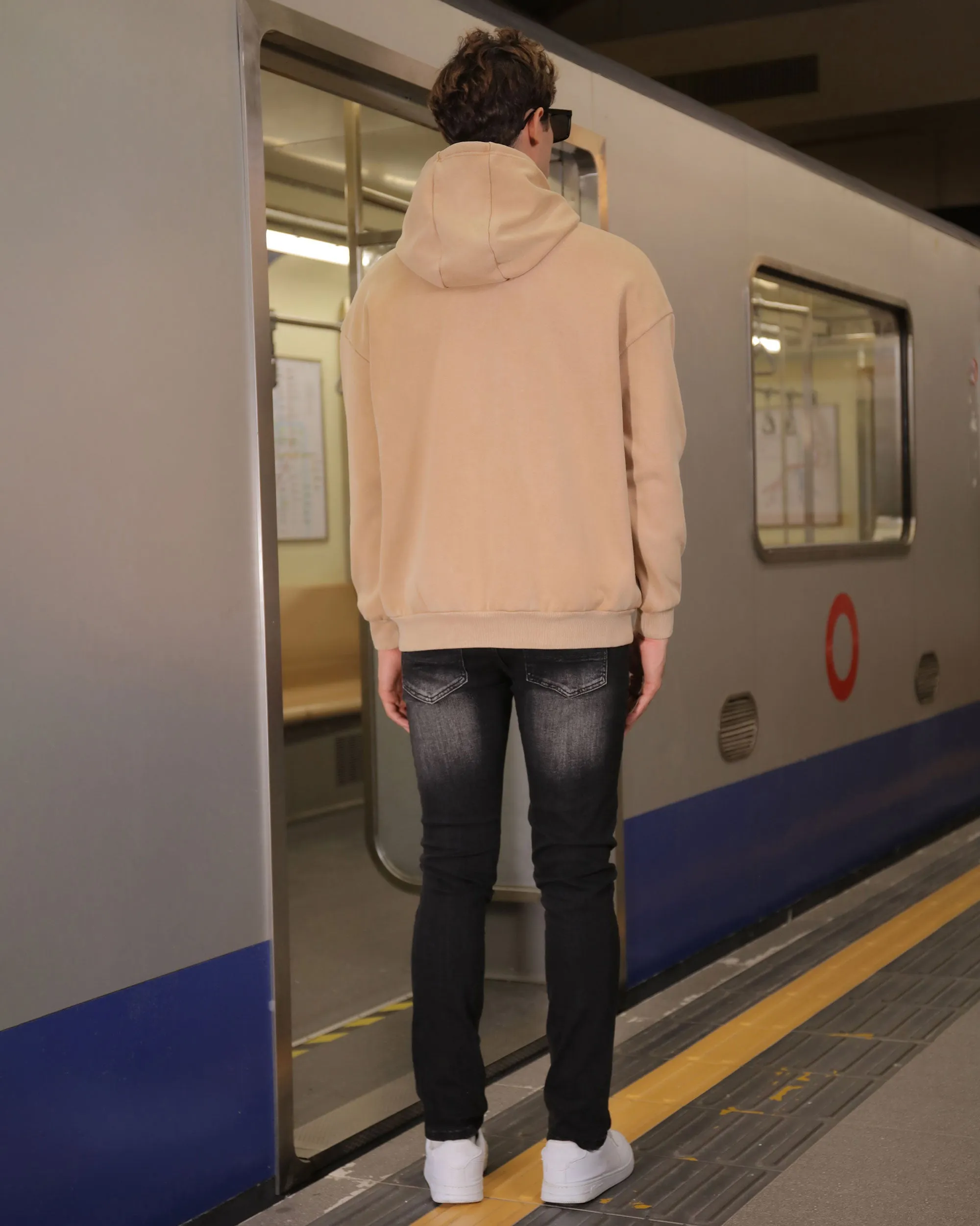 Distressed Black Ripped Jeans with Streetwear Appeal