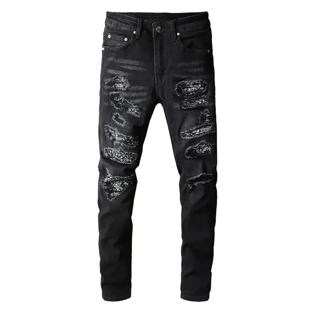 Street Style Denim met Bandanna Elementen