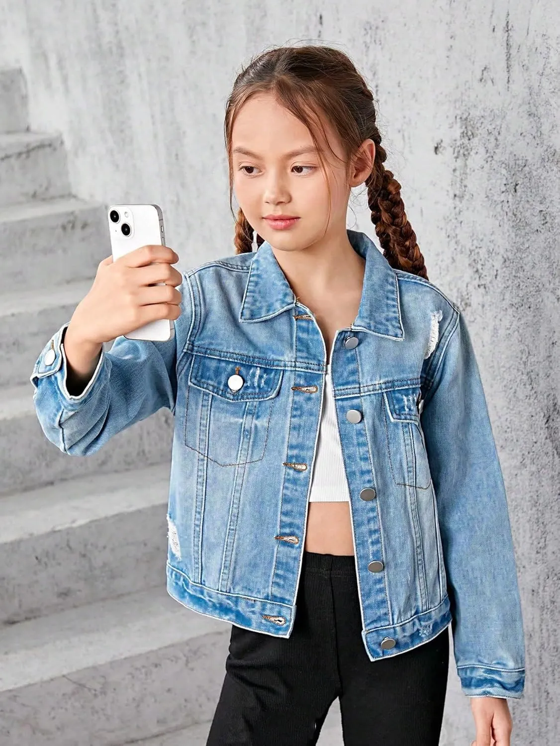 WDIRARA Girl's Ripped Flap Pocket Button Front Long Sleeve Collared Denim Jacket
