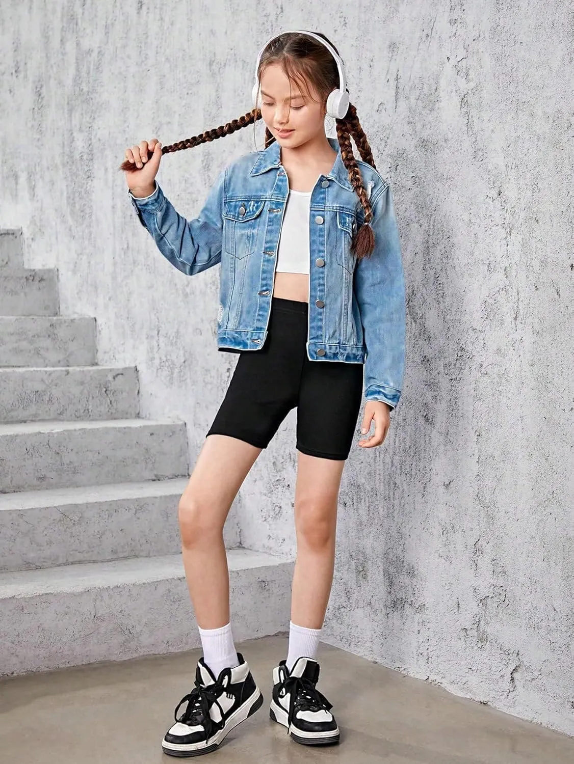WDIRARA Girl's Ripped Flap Pocket Button Front Long Sleeve Collared Denim Jacket